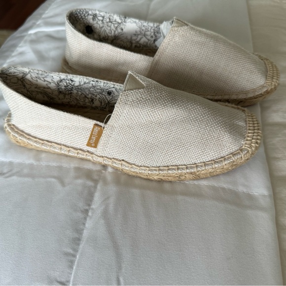 Alexis Leroy Espadrilles, Size 37, Cream, Canvas Upper, Rubber Bottom, NWOT - Picture 3 of 4